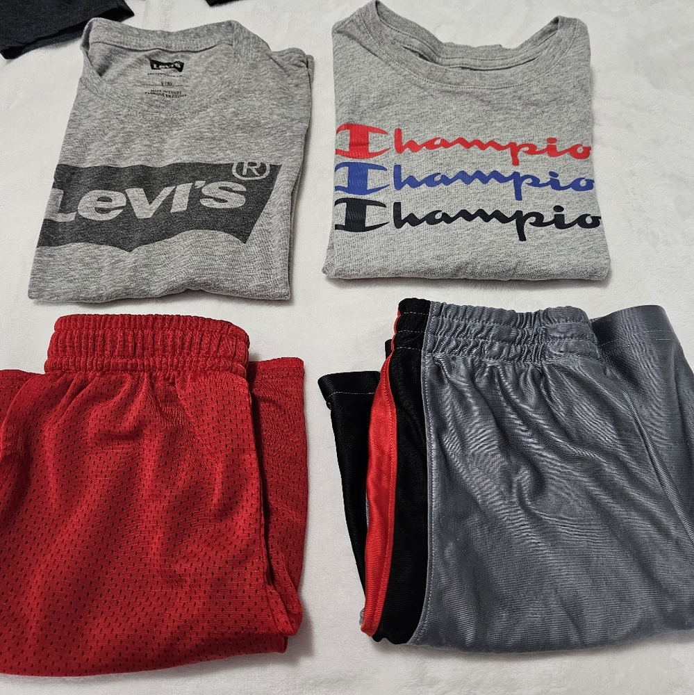 4 items for $8 2 boys shirt 2 boys shorts.  Boy small/ medium. Various brands.